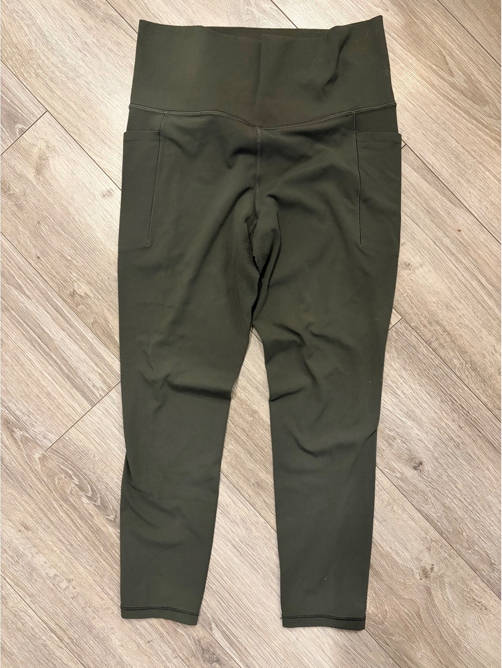 Athleta Salutation Stash Pocket II 7/8 Tight — Olive/Dark Green, Size M